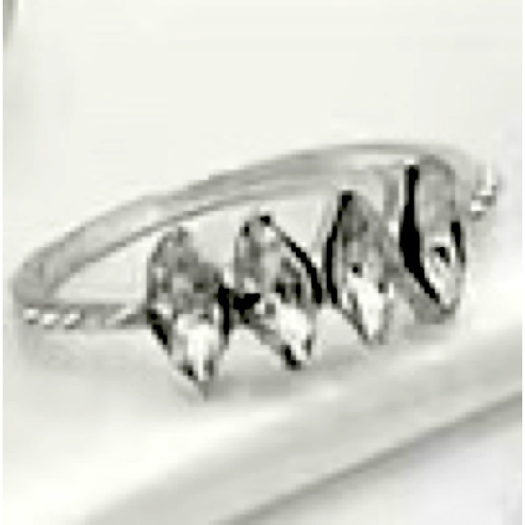 ANGLE DIAMOND RING - Picture 1 of 12